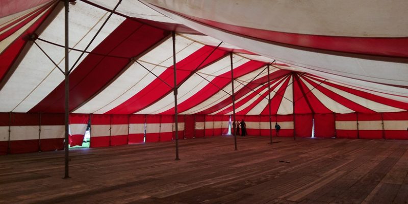 Eindvoorstelling 2019  in een tent achter de Noes Fiolet Studio’s